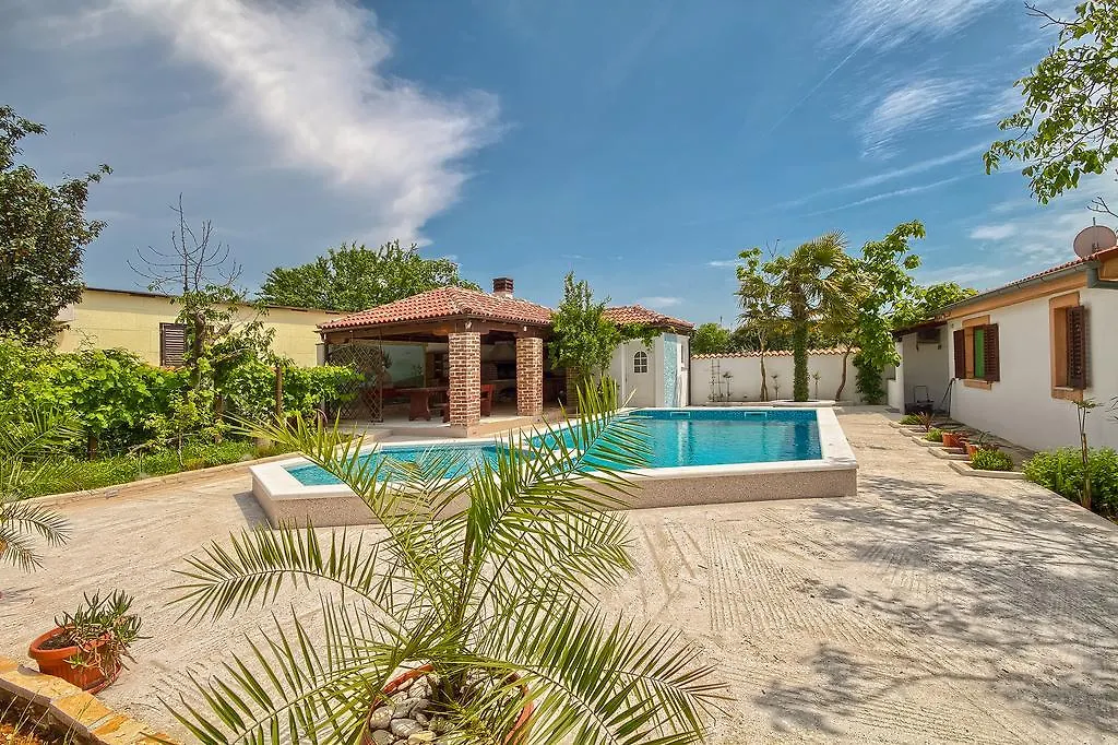 Holiday Home Casa Sole Pula